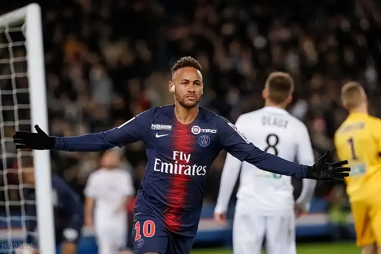 内马尔在切尔西比赛中回归赛场，大胜引发热议！